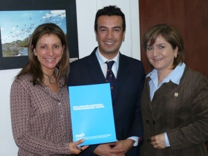 Viceministra de Medio Ambiente, Luis Carlos Sarmiento director para Suramérica de la WSPA, Senadora Elsa Gladys Cifuentes